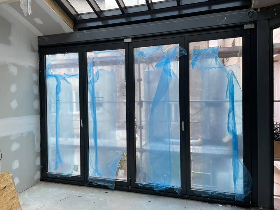 Conception et installation de porte accordéon en acier à Saint-Etienne